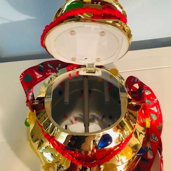 ✨ Disney World 50th Celebration Gold Light Up Christmas Tree Popcorn Bucket ✨ - Picture 6 of 12